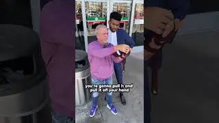He asked this man for help putting on his tie👔👔👏🏻😱