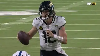Lawrence uses his legs for a QB scramble TD