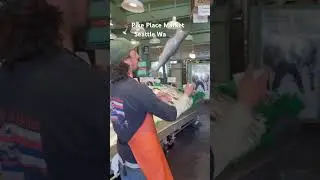 Only In📍Seattle World Famous Fish Throwing 🤙#shorts #viral #pnw #pikeplacemarket #seattle