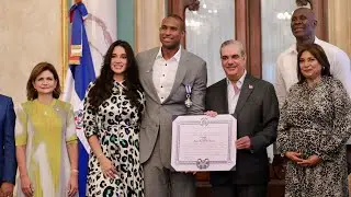 EN VIVO La estrella del baloncesto Al Horford y su esposa Amelia Vega visitan al presidente Abinader