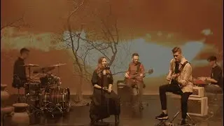 INTERLUDE // Adu-ma aproape