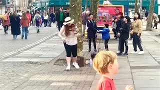 Violin busker plays Post Malone