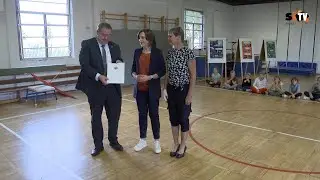 Schule Dittrichshütte im thüringischen Saalfeld kann sich freuen über den Neubau einer Turnhalle