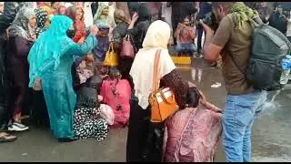 Police brutality on a protesting lady health worker in Karachi