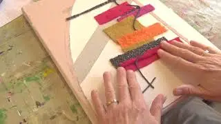 De blinde Marja bekijkt een Taktila replica van El Lissitzky
