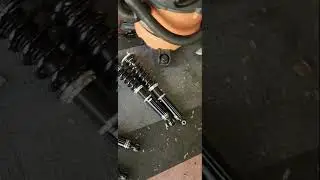 Lexus ls430 - rear shock location #lexus #mecanica #lexususa