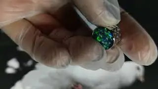 emerald green Bello opal
