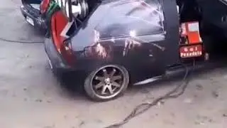 Grave forte vibrando o t&eacute;to do carro