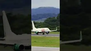 Pouso do Boeing 737-800 da Gol (PR-GXB) sem a pintura da CBF em Confins