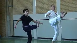 Karate training gegeven door Maurice