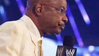 SmackDown: генеральный менеджер Теодор Лонг объявляет о создании чемпиона мира в тяжелом весе