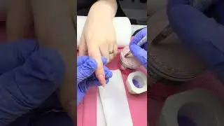 Así se trabaja con acrílico de perla en la uñas