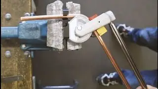 Doblando el tubo de cobre