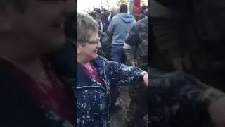 Oma schnupft sehr komisch