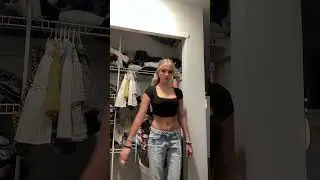 Captivating closet dance performance#dancevideo #closetdance #danceperformance