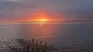 Milford on Sea Red Sky Sunset Quick Photo Video 22/12/2025 1 minute 23 Seconds Approx
