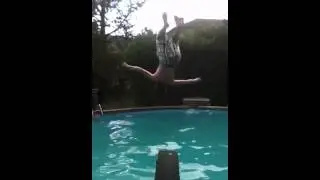 Roulio se mange le plongeoir