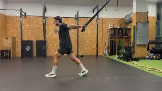 TRX German Hang With Shoulder Rotation - Estiramiento Cadena Anterior con Rotaci&oacute;n de Hombro