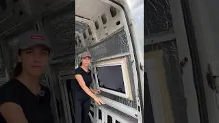 Монтираме прозорец с щора Carbest 😎 #carbest #reimo #vanconversion #diycampervan #camper