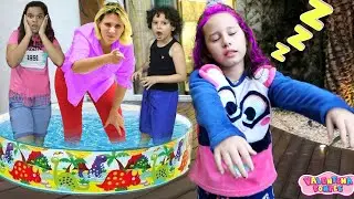 VALENTINA na história do sonambulismo 😴Pretend Play Sleepwalking Story
