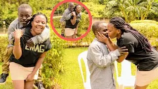 NZOVU NTABANGA🤣NAMUSANZE MURI TOILET NDAMUBOMORA🤔/IKIZUNGEREZI KIRAMUSOMYE ARAVUGISHWA🤣TUBAYEHO NEZA