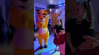 Дети сходят с ума на самой крутой вечеринке в мире!