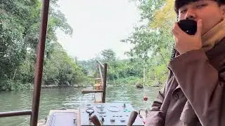 Круиз по реке в джунглях (на английском языке) в гонконгском Диснейленде.