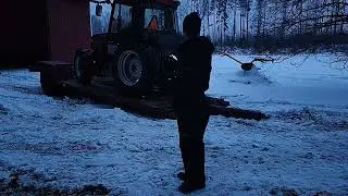 Ajetaan traktori lavetille. Miksi ja tuliko joku vika? 