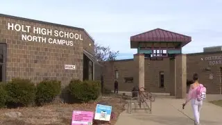 Holt High School students distribute free Thanksgiving meals