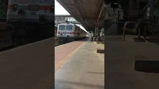22159 CSMT Mumbai Chennai Superfast Express With PUNE WAP-7 Skipping Kasarwadi.#indianrailways #wap7