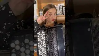 Всем 👋 я Снежана - играю на баяне и снимаю shorts  #баянист#баян#музыка#музыканты#shorts#макияж