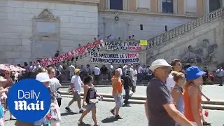 Public transport workers protest privatisation in Rome - Daily Mail