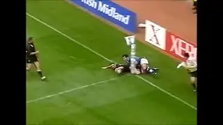 Awful touch judge call allows the All Blacks to reach a century vs Italy 1999