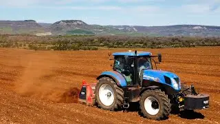 NEW HOLLAND T7 210 et T6 175 au broyage et alignage de pierres BUGNOT