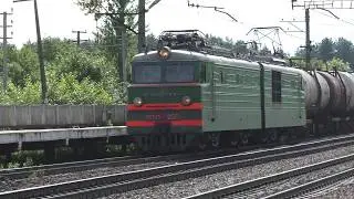 Электровоз ВЛ10-250 с грузовым поездом