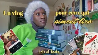 Bookstore and lot of books 