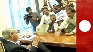 India protesters' agressive face-off against chief of Pakistan cricket board