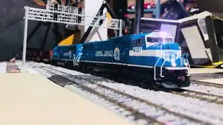 HO Conrail coal train from 1999 with SD70MAC