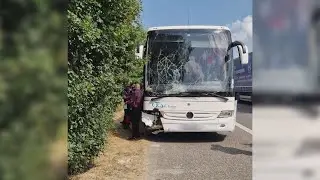 Pulman fuori strada sulla Siena-Bettolle, 4 feriti