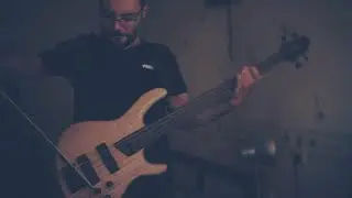 Ambient Fretless Bass with ebow and normal bow