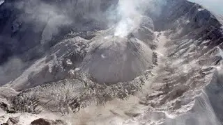 Mount St Helens volcano earthquake swarms signal magma recharge