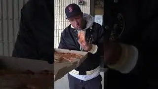 Пиццу НЕ следует макать в соус.