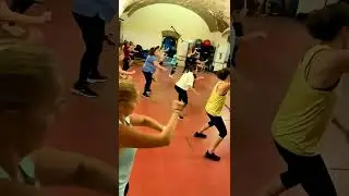 Baile r&aacute;pido con temazo de Grease: quema calor&iacute;as. &Uacute;nete a la comunidad y baila a diario conmigo.