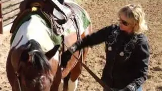 What is the Proper Way to Cinch a Saddle?