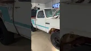 Cammed small block mopar