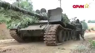 Vietnamese T-62 track replacement after mine exercise