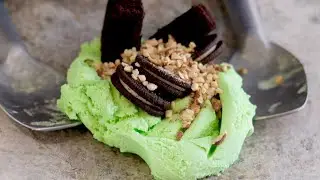 차가운 돌판에서 비벼주는 아이스크림 / cold stone Mint chocolate ice cream / korean street food