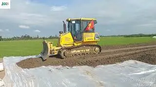 Xe ủi c&aacute;t tr&ecirc;n cao toc can tho ca mau | 9 th&aacute;ng 11, 2025