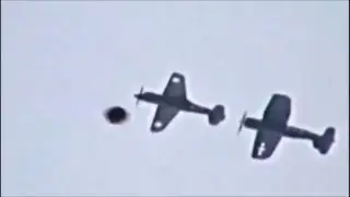 🛸 Disc-Shaped UAP Flying Near Planes at 2013 UK Airshow 😳