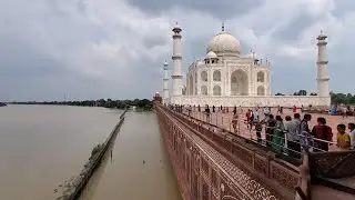Flood waters reach Taj Mahal boundary walls